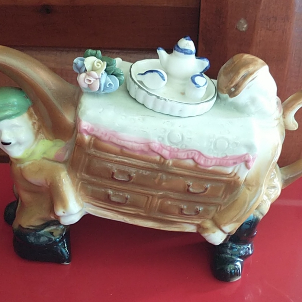 Tea pot